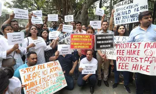 फीस विवाद में 34 छात्रों की निष्कासी पर आतिशी ने CM से कार्रवाई की मांग की