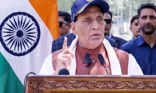 गुजरात के दो दिवसीय दौरे पर रक्षा मंत्री राजनाथ सिंह, भुज एयरबेस का करेंगे दौरा गुजरात के दो दिवसीय दौरे पर रक्षा मंत्री राजनाथ सिंह, भुज एयरबेस का करेंगे दौरा