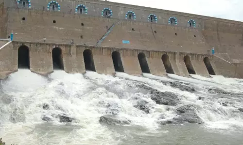 Tamil Nadu : मेट्टूर बांध में जल प्रवाह बढ़ा Tamil Nadu : मेट्टूर बांध में जल प्रवाह बढ़ा