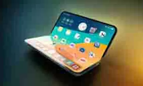 iPhone Fold: पहले फोल्डेबल iPhone में होगा ऐसा डिस्प्ले, नई लीक में आया डिजाइन iPhone Fold: पहले फोल्डेबल iPhone में होगा ऐसा डिस्प्ले, नई लीक में आया डिजाइन