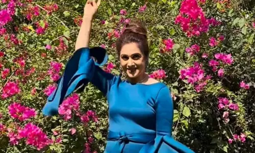 खेल खेल में के गोल्डन जुबली पर थिरकी मीनाक्षी शेषाद्रि, एक मैं और एक तू पर किया कमाल का डांस
