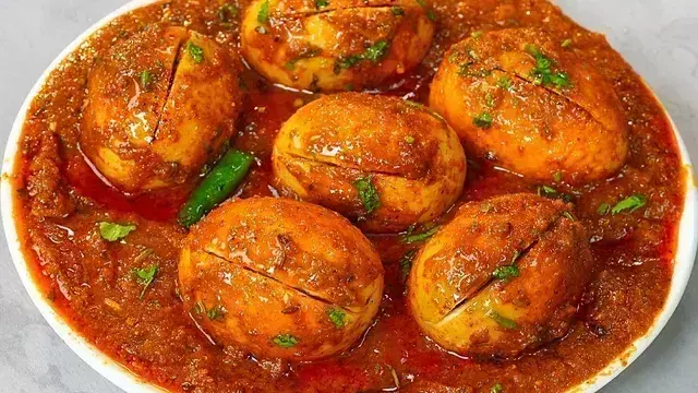 Lunch में  ट्राई करें महाराष्ट्र स्टाइल अंडा करी