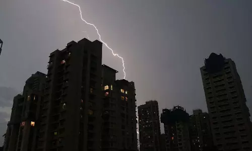 Mumbai : ड्रीम सिटी में हल्की बारिश का अनुभव होगा Mumbai : ड्रीम सिटी में हल्की बारिश का अनुभव होगा