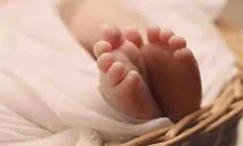Hyderabad : पिता ने दो सप्ताह की नवजात बच्ची की हत्या कर शव को कूड़े में फेंका Hyderabad : पिता ने दो सप्ताह की नवजात बच्ची की हत्या कर शव को कूड़े में फेंका