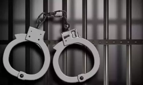भूमि धोखाधड़ी मामले में सहायक आयुक्त के हस्ताक्षर की जालसाजी करने के आरोप में वकील गिरफ्तार भूमि धोखाधड़ी मामले में सहायक आयुक्त के हस्ताक्षर की जालसाजी करने के आरोप में वकील गिरफ्तार