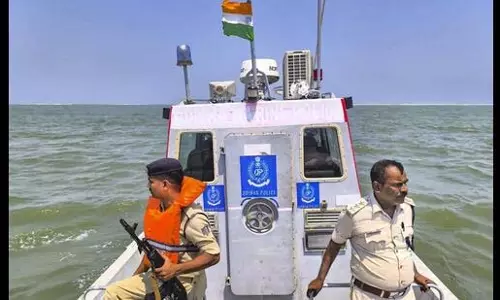 Odisha: पारादीप पोर्ट पर पाकिस्तानी दल को नहीं मिली एंट्री Odisha: पारादीप पोर्ट पर पाकिस्तानी दल को नहीं मिली एंट्री