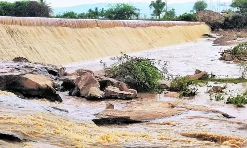 Karnataka : कुछ स्थानों पर भारी बारिश, तापमान में गिरावट