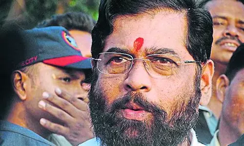 आतंकियों की सूचना पर मिलेगा 20 लाख का इनाम: Shinde आतंकियों की सूचना पर मिलेगा 20 लाख का इनाम: Shinde