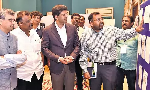 AP: केंद्रीय मंत्री पेम्मासानी चंद्रशेखर ने कहा- भूमि पुन:सर्वेक्षण से विवादों का समाधान होगा AP: केंद्रीय मंत्री पेम्मासानी चंद्रशेखर ने कहा- भूमि पुन:सर्वेक्षण से विवादों का समाधान होगा