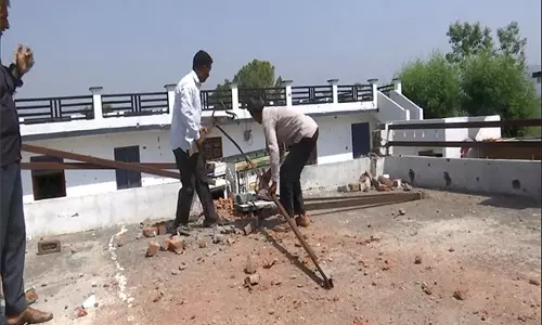 Pakistan की ओर से की गई भीषण गोलाबारी ने नौशेरा में तबाही मचाई Pakistan की ओर से की गई भीषण गोलाबारी ने नौशेरा में तबाही मचाई