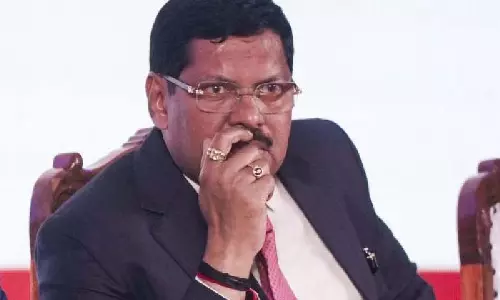 धनखड़ के संसदीय सर्वोच्चता के दावे पर CJI गवई के खंडन पर संपादकीय