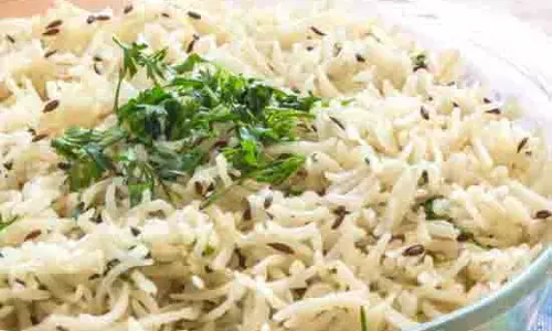 Recipe: साबुत मसालों और जीरे के फ्लेवर से बना जीरा राइस, ऐसे बनाएं Recipe: साबुत मसालों और जीरे के फ्लेवर से बना जीरा राइस, ऐसे बनाएं
