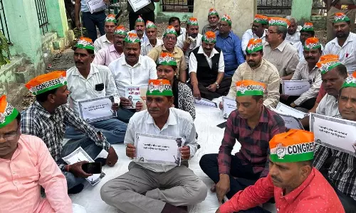 Bareilly: महानगर कांग्रेस कमेटी ने भाजपा सरकार के मंत्री की अमर्यादित टिप्पणी को लेकर किया प्रदर्शन Bareilly: महानगर कांग्रेस कमेटी ने भाजपा सरकार के मंत्री की अमर्यादित टिप्पणी को लेकर किया प्रदर्शन