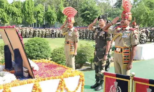 BSF महानिदेशक ने गोलाबारी में शहीद हुए दो जवानों को श्रद्धांजलि दी