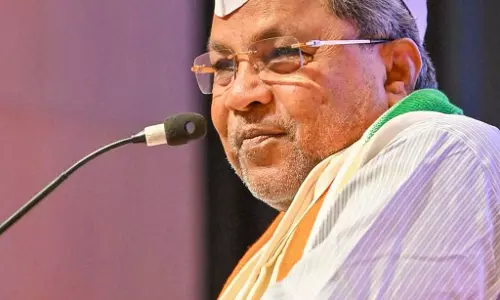 CM ने कर्मचारियों को कार्यक्रम में शामिल होने के लिए नोटिस जारी किया: आपत्ति