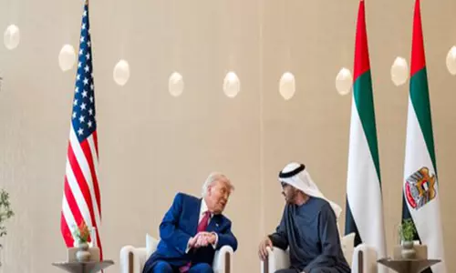 Trump ने यूएई के साथ 200 बिलियन अमेरिकी डॉलर के सौदे किए, बुर्ज खलीफा अमेरिकी झंडे के रंगों में जगमगा उठा Trump ने यूएई के साथ 200 बिलियन अमेरिकी डॉलर के सौदे किए, बुर्ज खलीफा अमेरिकी झंडे के रंगों में जगमगा उठा