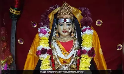 शुक्रवार को जरूर करें संतोषी माता की आरती – मिलेगा सुख, शांति और समृद्धि