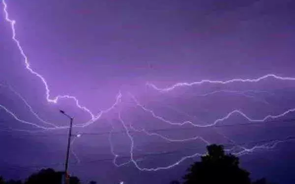 Chaibasa: वज्रपात से सीआरपीएफ के दो अधिकारी व दो जवान घायल