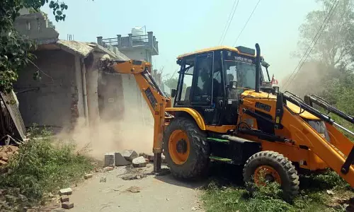 Dinanagar village में दो ड्रग तस्करों के घर ध्वस्त Dinanagar village में दो ड्रग तस्करों के घर ध्वस्त