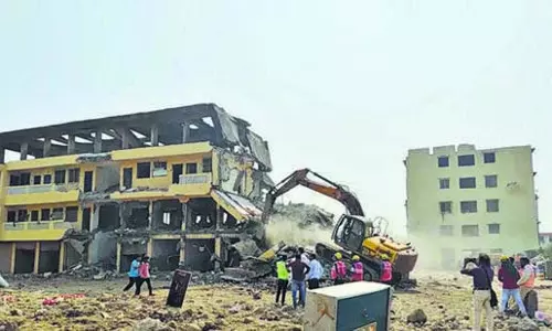 Vasai: निर्माण के नाम पर भ्रष्टाचार का साम्राज्य Vasai: निर्माण के नाम पर भ्रष्टाचार का साम्राज्य