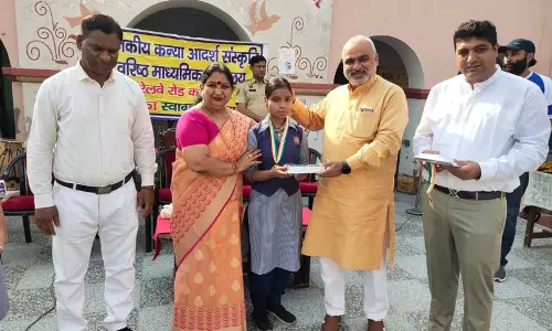 Karnal के सरकारी स्कूल की 34 मेधावी छात्राओं को किया गया सम्मानित