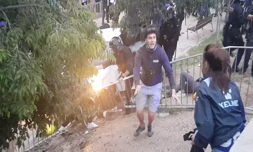 Spain: एफसी बार्सिलोना-एस्पेनयोल मैच के बाहर कार ने भीड़ को रौंद दिया, कम से कम 13 लोग घायल