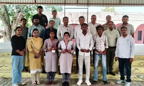 Haryana :  फतेहाबाद में सरकारी स्कूल के विद्यार्थियों को किया गया पुरस्कृत