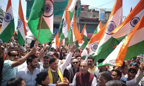 भाजपा ने सशस्त्र बलों के सम्मान में धर्मशाला में निकाली Tiranga Yatra