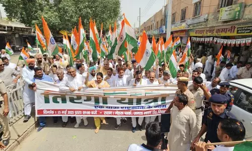 Haryana : सशस्त्र बलों के वीरों के सम्मान में सिरसा में तिरंगा यात्रा का आयोजन Haryana : सशस्त्र बलों के वीरों के सम्मान में सिरसा में तिरंगा यात्रा का आयोजन