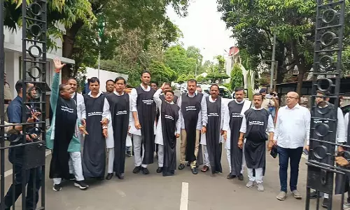 MP कांग्रेस ने राजभवन पर किया प्रदर्शन