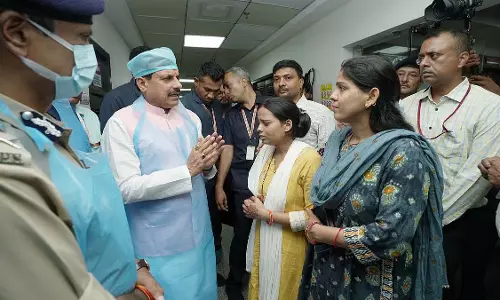 CM ड्रिल के दौरान ग्रेनेड विस्फोट में घायल पुलिसकर्मियों से मिलने अस्पताल का दौरा किया