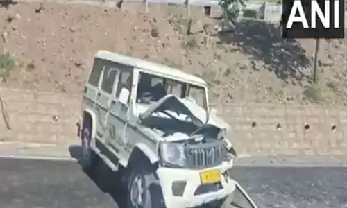 कांग्रेस विधायक गुलाम अहमद के काफिले में शामिल वाहन Ramban में ट्रक से टकराया