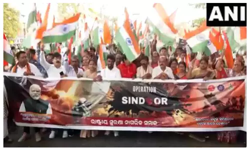 Bhubaneswar: राष्ट्रीय सुरक्षा नागरिक समाज ने सशस्त्र बलों के सम्मान में तिरंगा यात्रा निकाली
