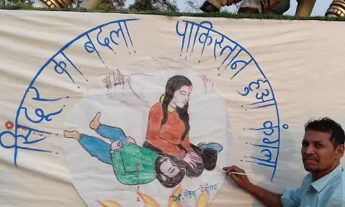 अंकुश की बनाई पेन्टिंग आकर्षण का केंद्र बनी
