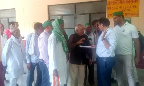 Kaimganj: भाकिृए ने समस्याओं को लेकर उप जिलाधिकारी को सौंपा ज्ञापन