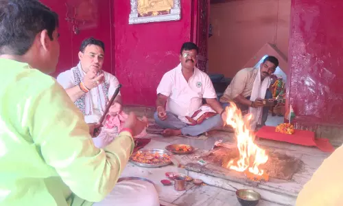 Varanasi: सैनिकों की रक्षा के लिए रुद्राभिषेक महामृत्युंजय जाप का हुआ आयोजन