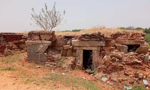 Karnataka : पंचलिंग मंदिर ढहने के कगार पर