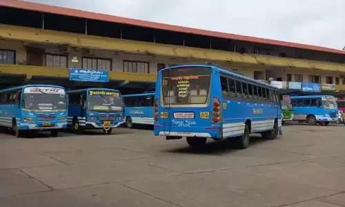 Kerala: बस मालिक अनिश्चितकालीन हड़ताल पर जाएंगे Kerala: बस मालिक अनिश्चितकालीन हड़ताल पर जाएंगे