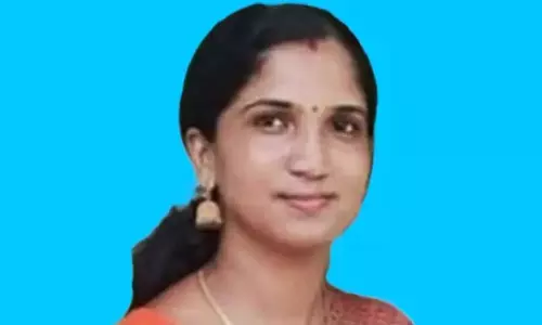 कार का नियंत्रण स्कूटर पर न होने से पत्नी की मौत; पति गंभीर रूप से घायल