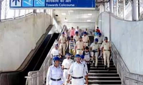 Kolkata पुलिस ने 1 करोड़ रुपये के ऋण धोखाधड़ी में 12 केंद्रीय सरकारी कर्मचारियों की जांच की Kolkata पुलिस ने 1 करोड़ रुपये के ऋण धोखाधड़ी में 12 केंद्रीय सरकारी कर्मचारियों की जांच की