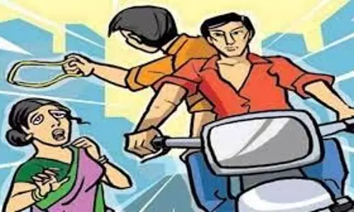 Panchkula: महिला से दिनदहाड़े लूट Panchkula: महिला से दिनदहाड़े लूट