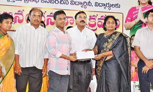 Andhra : 185 बी.सी. छात्रों के लिए प्रोत्साहन Andhra : 185 बी.सी. छात्रों के लिए प्रोत्साहन