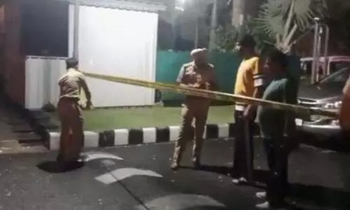 Mohali: म्यूजिक प्रोड्यूसर के घर पर गोलीबारी Mohali: म्यूजिक प्रोड्यूसर के घर पर गोलीबारी