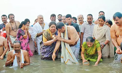 सरस्वती पुष्करालू: कुंभ मेले से प्रेरित टेंट सिटी सरस्वती पुष्करालू: कुंभ मेले से प्रेरित टेंट सिटी