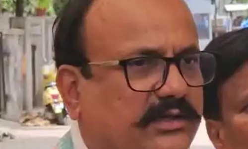 महाराष्ट्र कांग्रेस अध्यक्ष हर्षवर्धन सपकाल की उद्धव ठाकरे से मुलाकात, बोले- महानगर पालिका चुनाव पर हुई चर्चा महाराष्ट्र कांग्रेस अध्यक्ष हर्षवर्धन सपकाल की उद्धव ठाकरे से मुलाकात, बोले- महानगर पालिका चुनाव पर हुई चर्चा