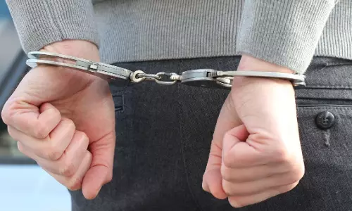 Roorkee: छात्राओं से छेड़खानी कर गिरफ्तार हुआ असिस्टेंट प्रोफेसर Roorkee: छात्राओं से छेड़खानी कर गिरफ्तार हुआ असिस्टेंट प्रोफेसर