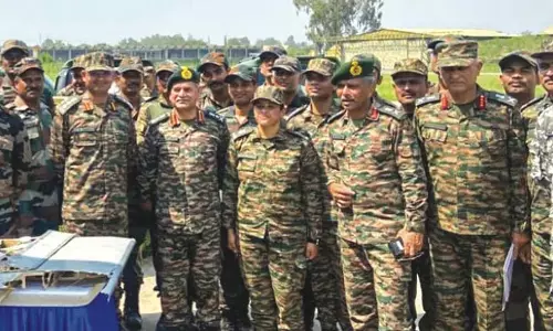 Jammu: सेना प्रमुख ने नियंत्रण रेखा पार आक्रमण पर डैगर डिवीजन की प्रतिक्रिया की प्रशंसा की