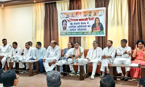 दीपक बैज ने जांजगीर में कांग्रेस की बैठक ली दीपक बैज ने जांजगीर में कांग्रेस की बैठक ली