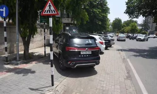 Ludhiana: साइकिल ट्रैक बने पार्किंग स्थल, पैदल यात्रियों के लिए फुटपाथ Ludhiana: साइकिल ट्रैक बने पार्किंग स्थल, पैदल यात्रियों के लिए फुटपाथ