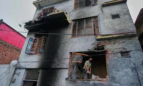 Poonch के गोलाबारी प्रभावित क्षेत्रों में नुकसान का आकलन करने के लिए ग्राम स्तरीय टीमें गठित Poonch के गोलाबारी प्रभावित क्षेत्रों में नुकसान का आकलन करने के लिए ग्राम स्तरीय टीमें गठित